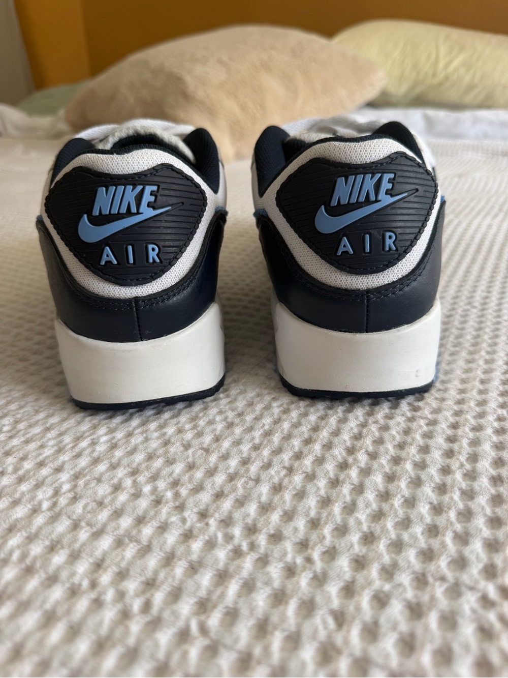 Nike Air Max in White, Light Blue & Black - Picture 2 of 7